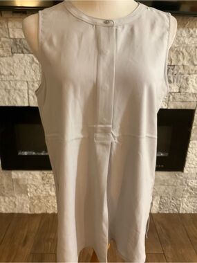 Sleeveless Light Gray Button-Front Business Casual Top Size M